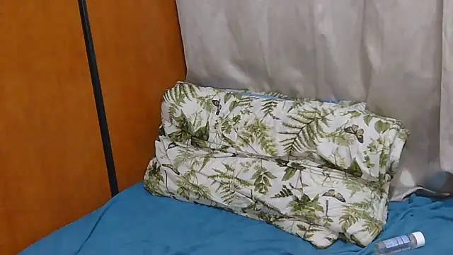 SexyPetiteHottie webcam