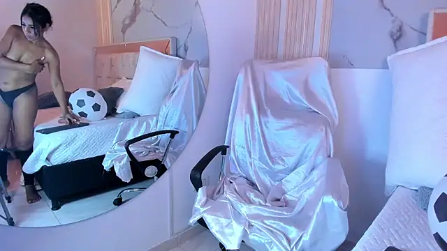 Naughty__Mom webcam