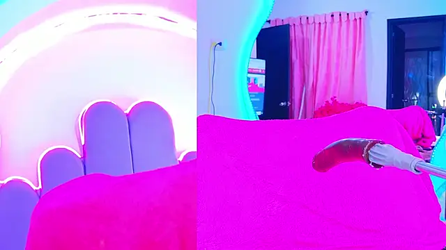 NathaxaLeans webcam
