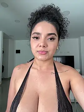 Curlyierr live cam on StripChat