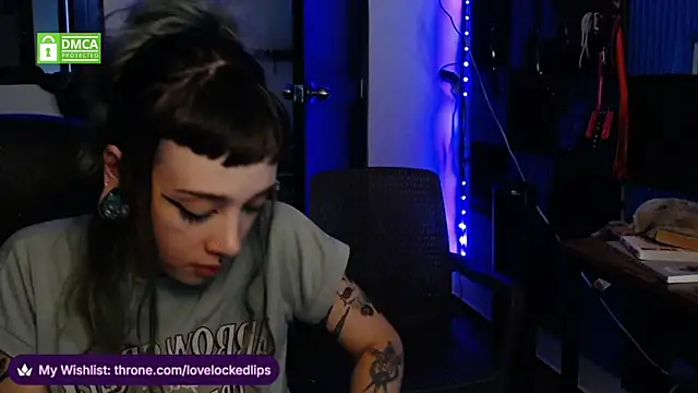 lovelockedlips webcam