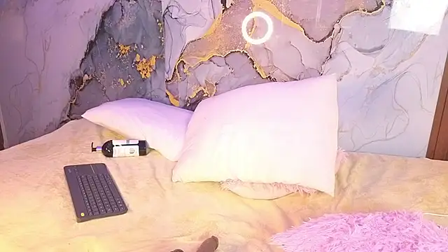 Lolalewis777 webcam