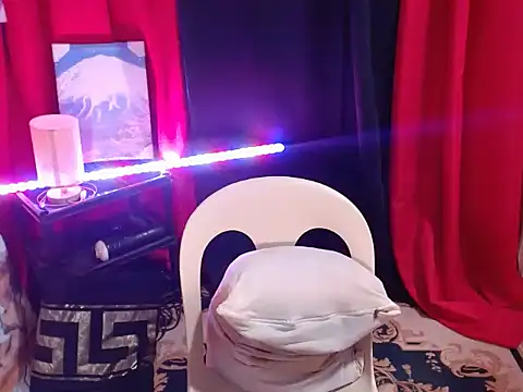 ExoticBigcockQueen webcam