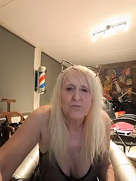 Heidiblueeyes webcam