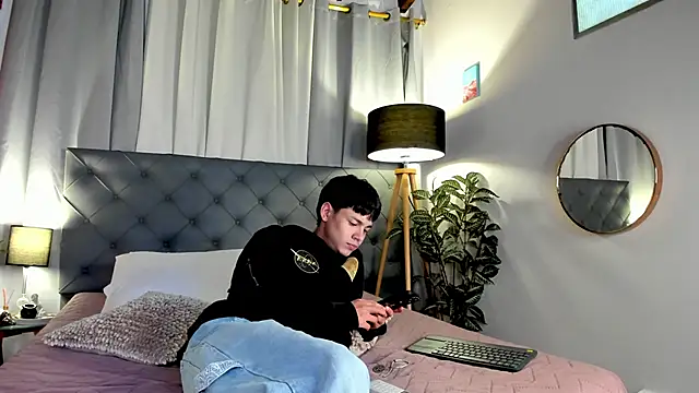 andy_belier23 (M twink) - have my Lovense remote with link