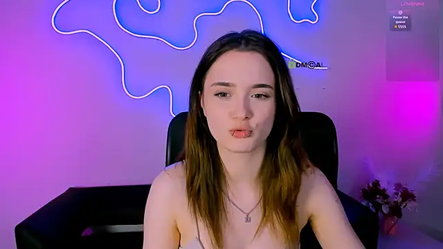 liana_kisses webcam