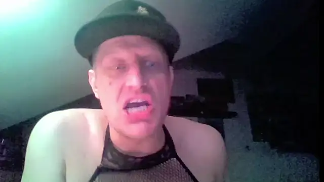 Bigthroaterboy webcam