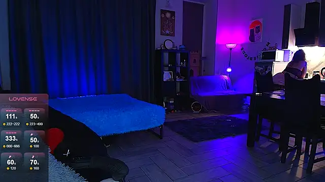 NicoleFancy live cam on StripChat