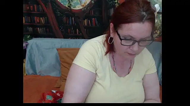 PlayfullMature webcam
