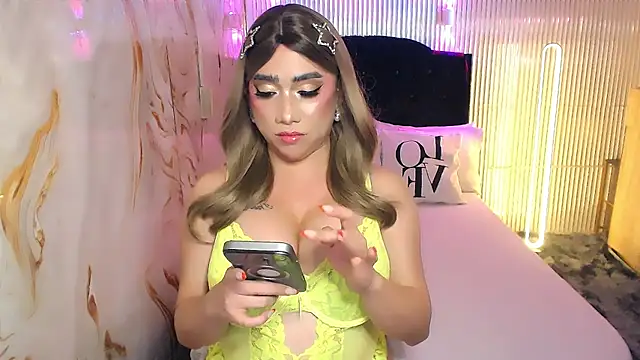 yourTsFantasyBigCock webcam