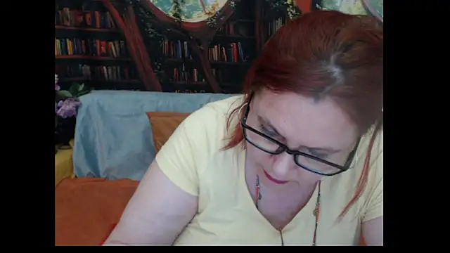 PlayfullMature webcam
