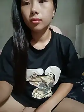 HeresThuy22 webcam