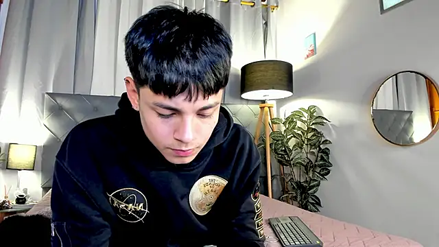 andy_belier23 (M twink) - have my Lovense remote with link