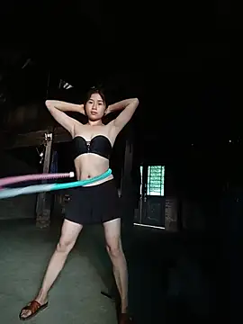HeresThuy22 webcam