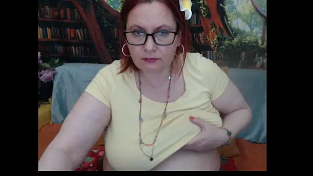PlayfullMature webcam