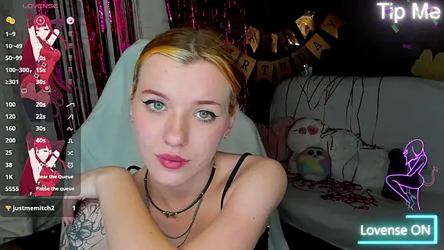 MeganNewCat webcam