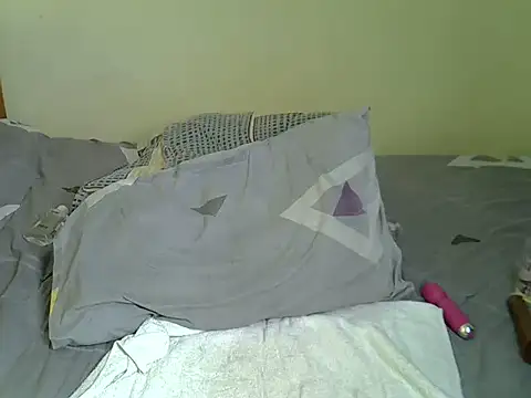 Pearl_petite webcam