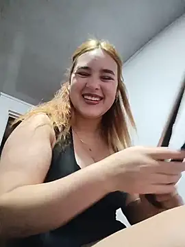 katty_42 (F teen) - Off bra in public