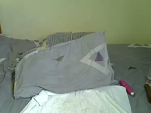 Pearl_petite webcam