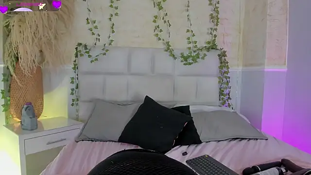 SarahLynn7 live cam on StripChat