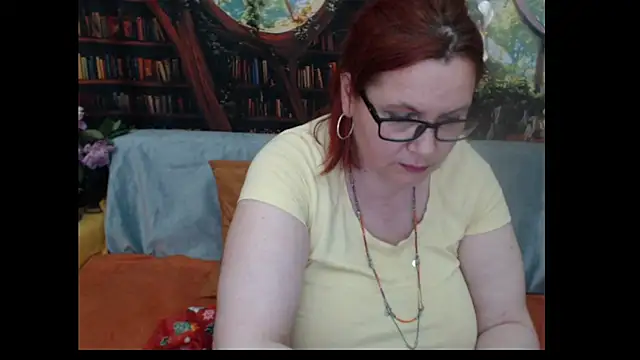 PlayfullMature webcam