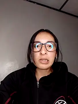 kira-stormm webcam