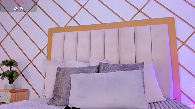ZaraVesari webcam