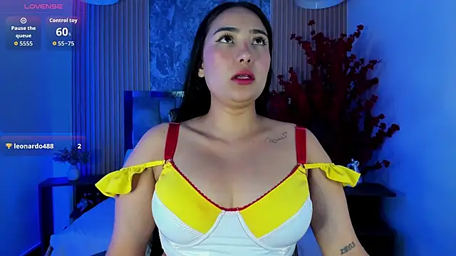Sulay_Kim live cam on StripChat