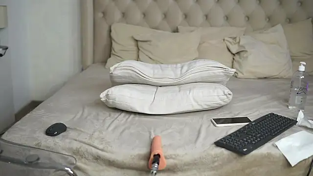 AprilHadid webcam