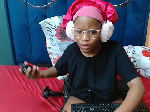 HotCreamyTea live cam on StripChat