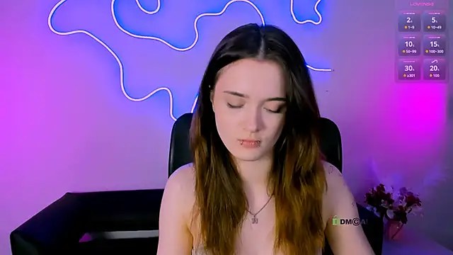 liana_kisses webcam