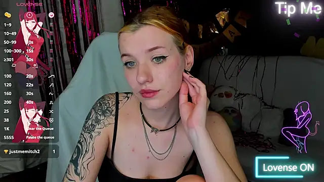 MeganNewCat webcam