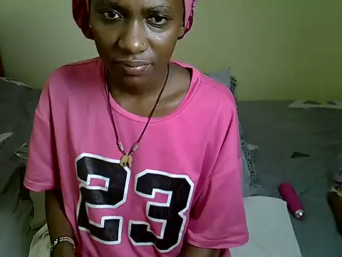 Pearl_petite webcam