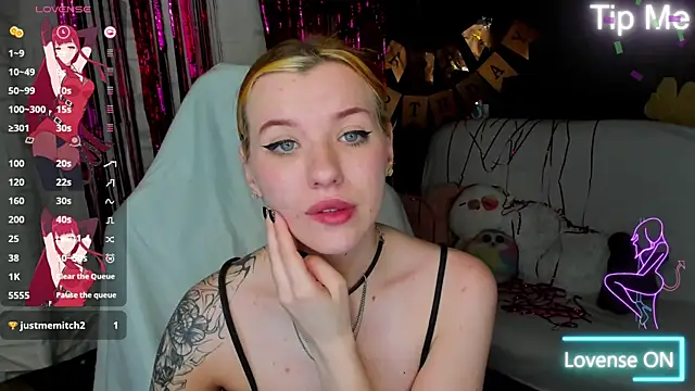 MeganNewCat webcam