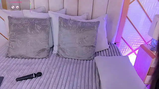 ZaraVesari webcam