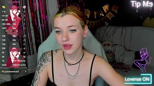 MeganNewCat webcam
