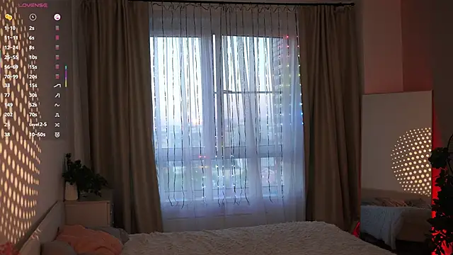 ossiecrews's live room