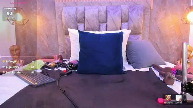 blondehorny699 webcam
