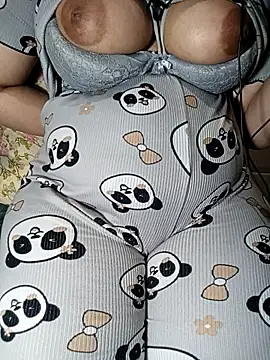 Aomtiz8 live cam on StripChat