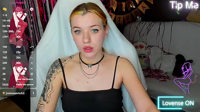 MeganNewCat webcam