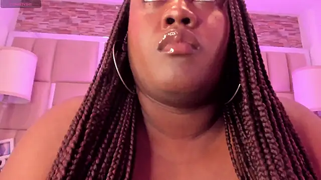 ShaniaBrownn webcam