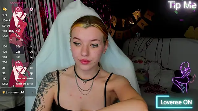 MeganNewCat webcam