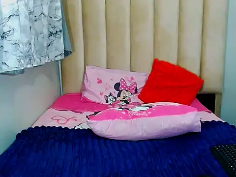 TinyTROUBLEXXXX live cam on StripChat
