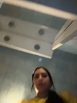 Hilary_pinkk webcam