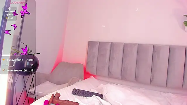 Tina_curly webcam