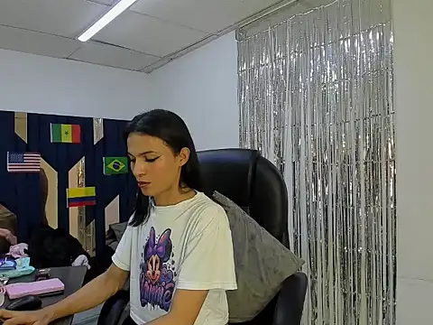 Aisha_hotts777 webcam