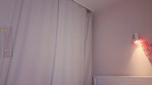 LoraLynn webcam