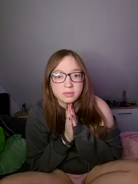freaky-doll (F young) - Show ass + 3x Slap on ass 🍑