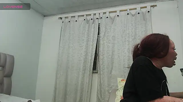 Kittywhiteass webcam