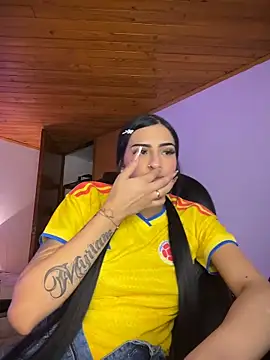Hilary_pinkk webcam
